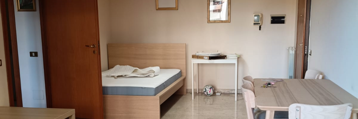 EUR Via Calcutta appartamento con posto auto cantina terrazzo piscina condom.